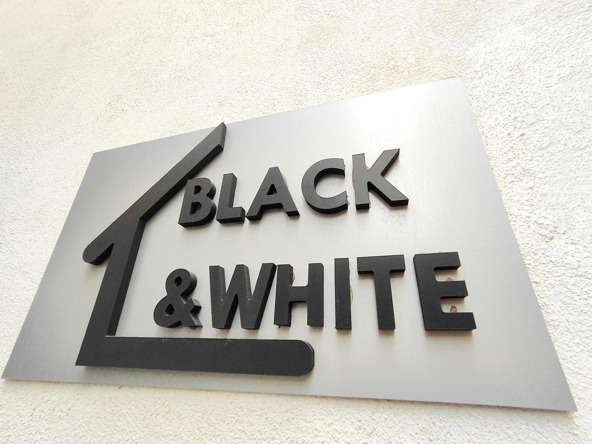 Black & White Κατάνια Εξωτερικό φωτογραφία